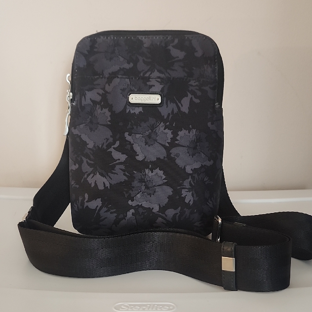 Baggallini Nylon Crossbody w/Free Baggallini Wristlet